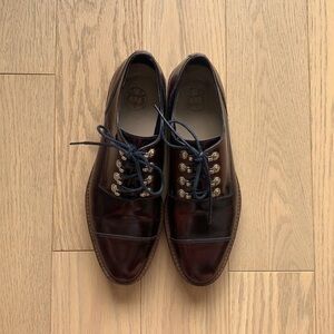 Beautiful burgundy oxfords ❤️